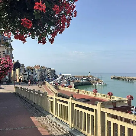 Дом отдыха Notre Nid - Grande Terrasse Privee En Bord De Mer, Au Coeur Du Quartier Historique Du Treport ! Wifi Ле-Трепор